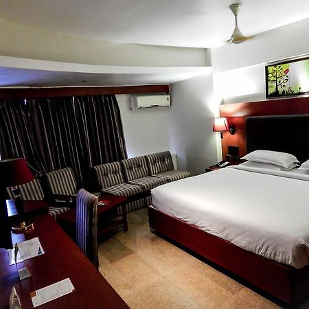 Femina Hotel Tiruchirappalli Exterior foto