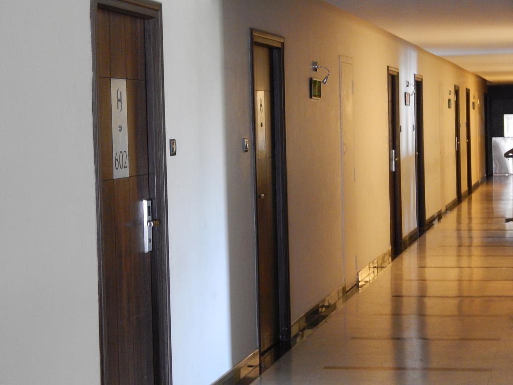 Femina Hotel Tiruchirappalli Exterior foto