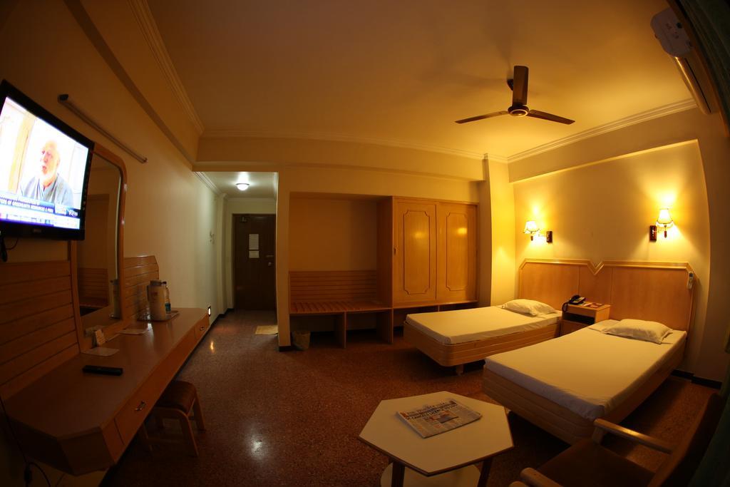 Femina Hotel Tiruchirappalli Exterior foto